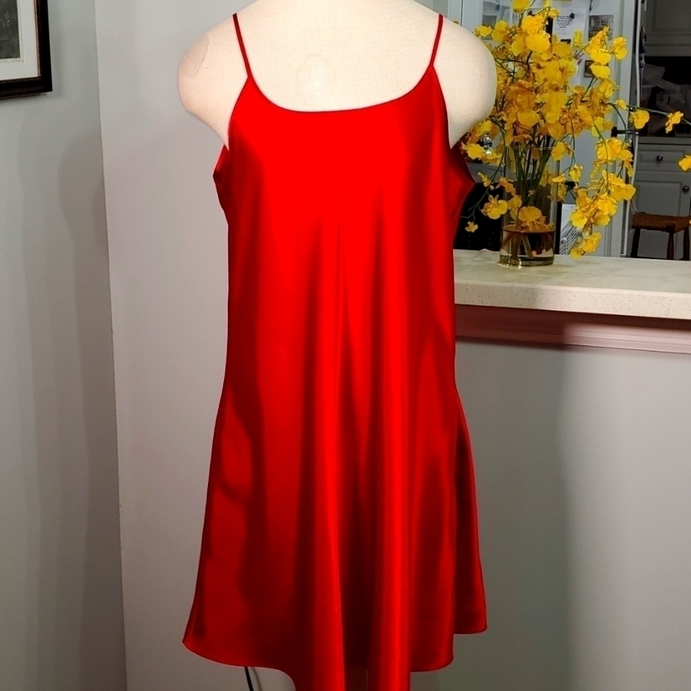 DELICATE TREASURES, red satin nightgown. Size large. Adjustable straps. …‎